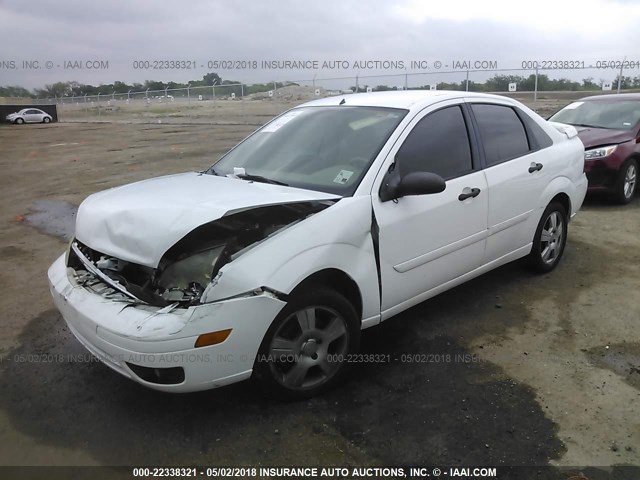 1FAFP34N87W196764 - 2007 FORD FOCUS ZX4/S/SE/SES WHITE photo 2