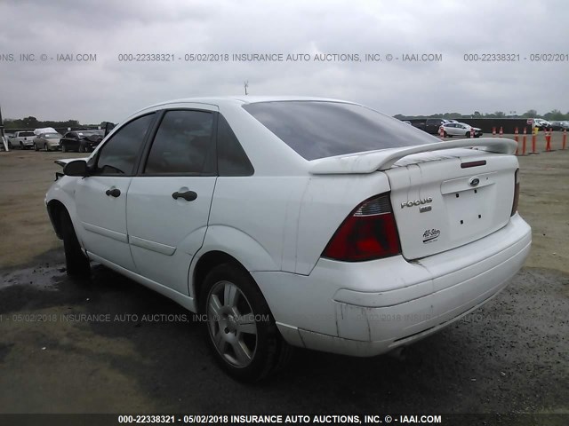 1FAFP34N87W196764 - 2007 FORD FOCUS ZX4/S/SE/SES WHITE photo 3