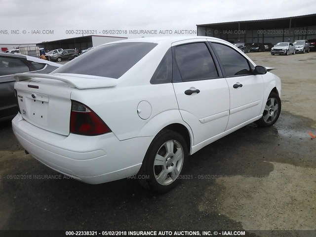 1FAFP34N87W196764 - 2007 FORD FOCUS ZX4/S/SE/SES WHITE photo 4