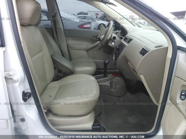 1FAFP34N87W196764 - 2007 FORD FOCUS ZX4/S/SE/SES 白色 照片 5