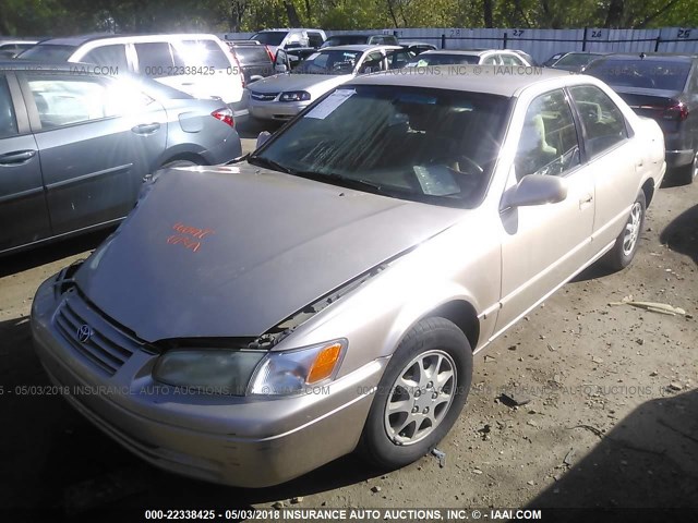 4T1BG22K2VU047766 - 1997 TOYOTA CAMRY CE/LE/XLE ოქროსფერი ფოტო 2