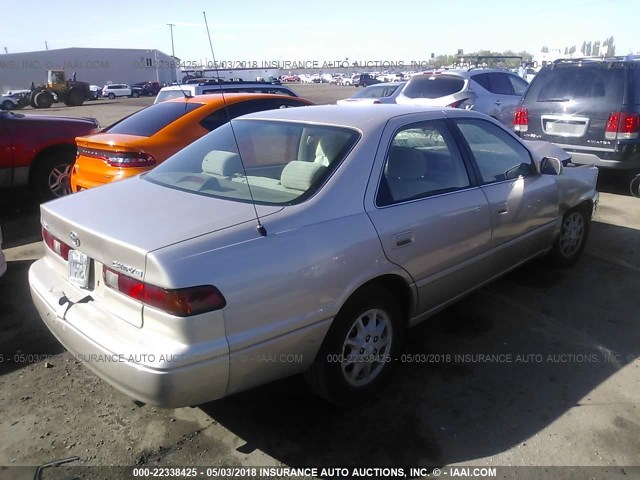 4T1BG22K2VU047766 - 1997 TOYOTA CAMRY CE/LE/XLE ოქროსფერი ფოტო 4