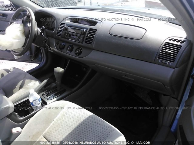 4T1BE32K74U884796 - 2004 TOYOTA CAMRY LE/XLE/SE ლურჯი ფოტო 5