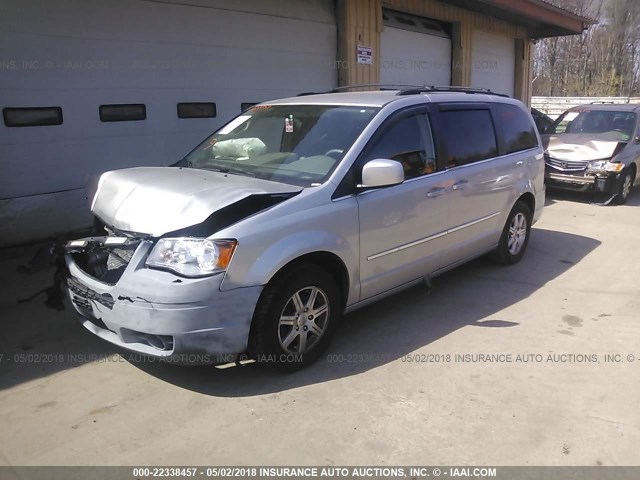 2A4RR5D17AR126631 - 2010 CHRYSLER TOWN & COUNTRY TOURING SILVER photo 2