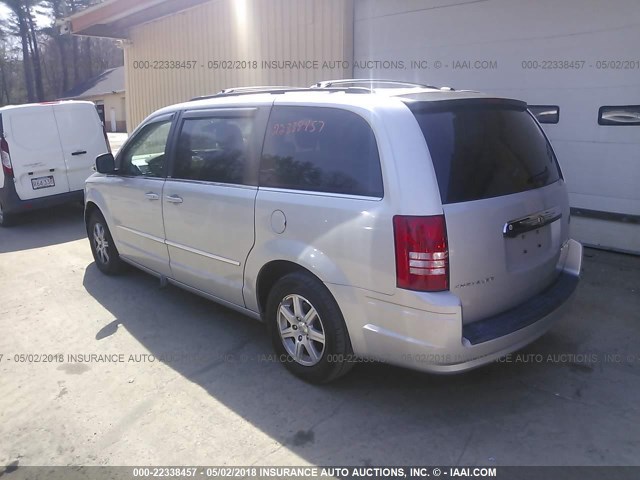 2A4RR5D17AR126631 - 2010 CHRYSLER TOWN & COUNTRY TOURING SILVER photo 3