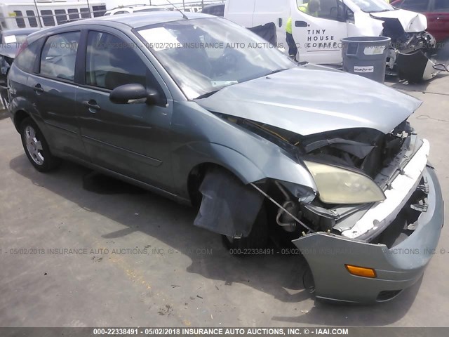 3FAFP37N65R115224 - 2005 FORD FOCUS ZX5 GRAY photo 1