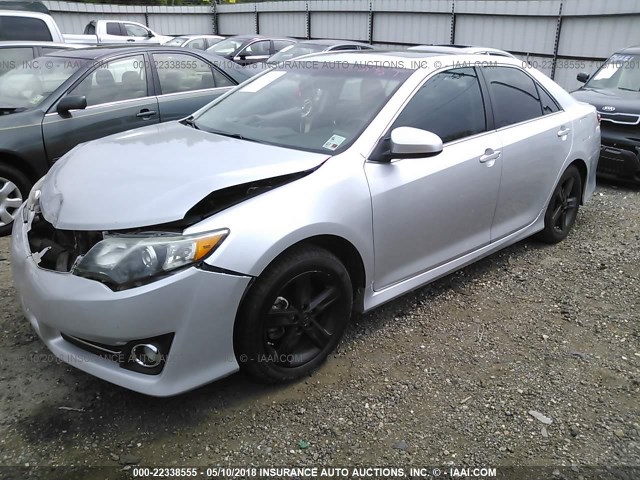 4T1BF1FK4CU148716 - 2012 TOYOTA CAMRY SE/LE/XLE SILVER photo 2