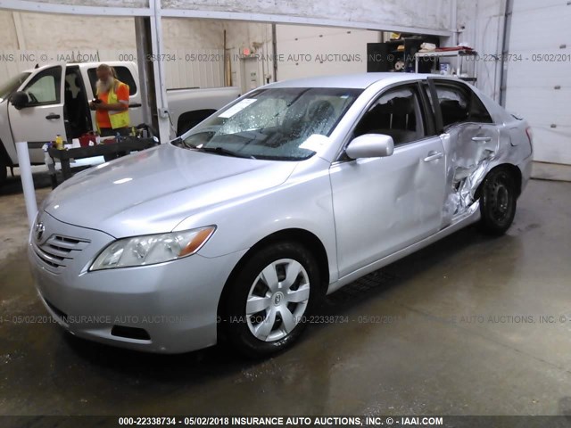 4T4BE46K49R071817 - 2009 TOYOTA CAMRY SE/LE/XLE SILVER photo 2