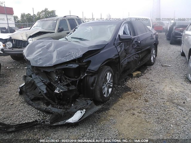 4T1BF1FK9FU030021 - 2015 TOYOTA CAMRY LE/XLE/SE/XSE BLACK photo 2