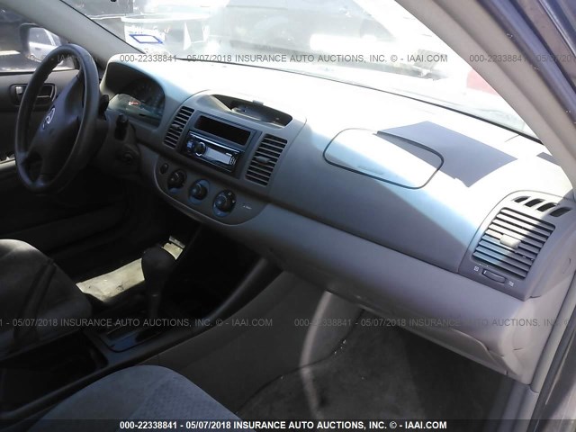 4T1BF32K82U509929 - 2002 TOYOTA CAMRY LE/XLE/SE ნაცრისფერი ფოტო 5