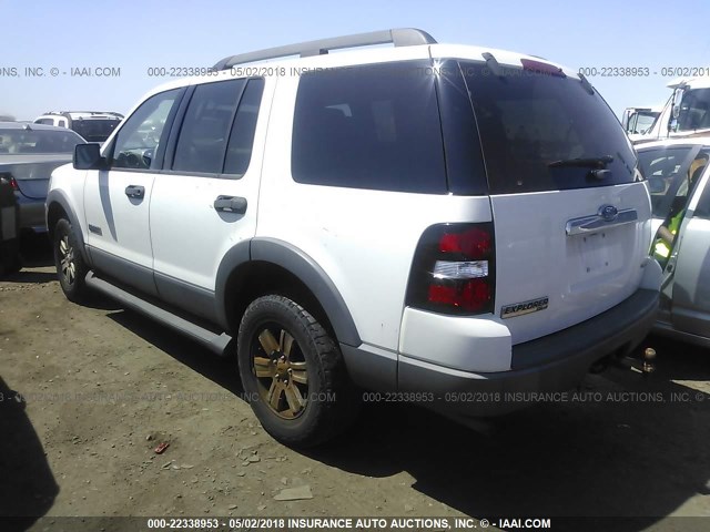 1FMEU63E06UA93538 - 2006 FORD EXPLORER XLT WHITE photo 3