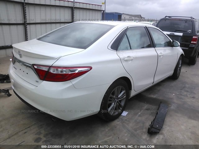 4T1BF1FK7FU056679 - 2015 TOYOTA CAMRY LE/XLE/SE/XSE WHITE photo 4