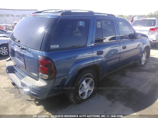 1GNDT13S552167601 - 2005 CHEVROLET TRAILBLAZER LS/LT Dark Blue photo 4