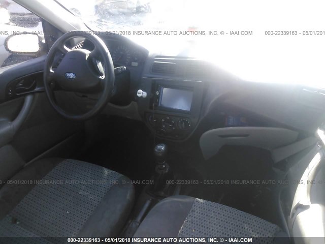 1FAHP34N47W231826 - 2007 FORD FOCUS ZX4/S/SE/SES 银色 照片 5