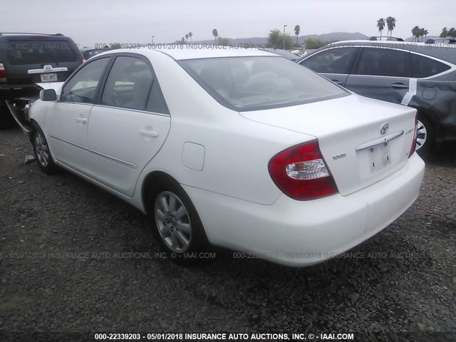 4T1BF32K04U073130 - 2004 TOYOTA CAMRY LE/XLE/SE თეთრი ფოტო 3