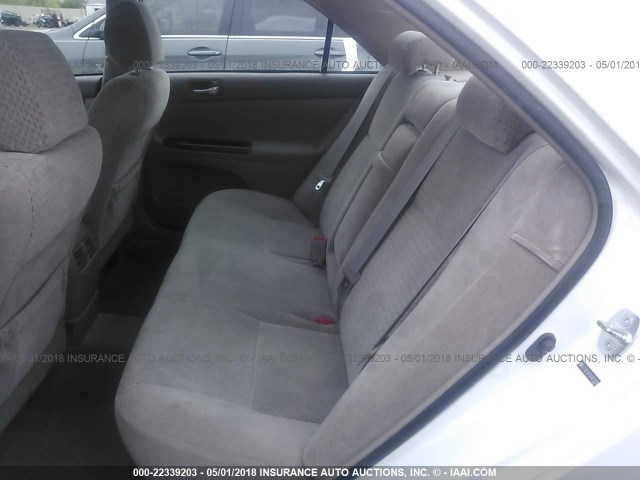 4T1BF32K04U073130 - 2004 TOYOTA CAMRY LE/XLE/SE თეთრი ფოტო 8