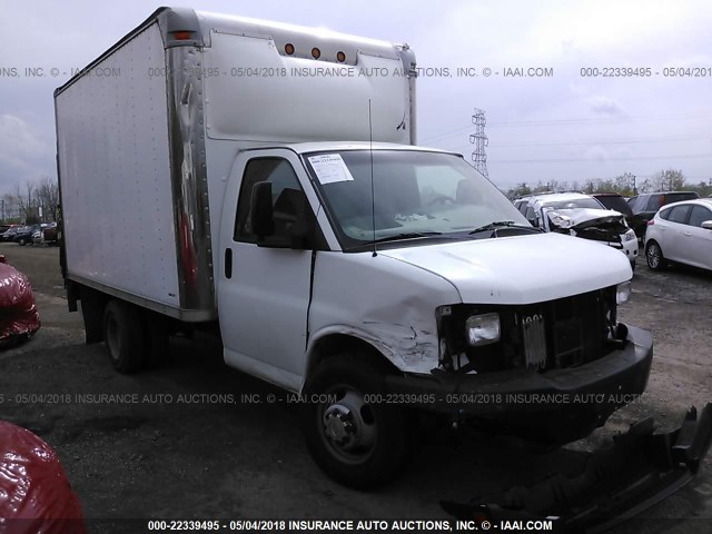 1GBJG31K091104176 - 2009 CHEVROLET EXPRESS G3500  WHITE photo 1