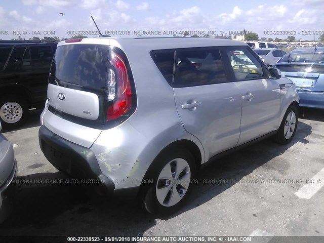 KNDJN2A28E7713356 - 2014 KIA SOUL SILVER photo 4