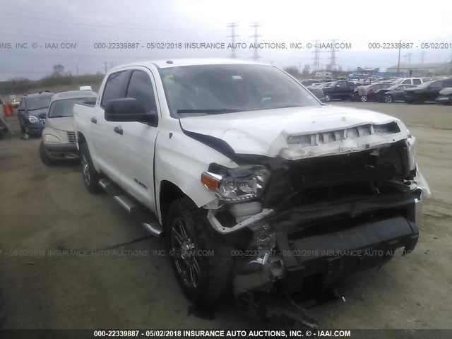 5TFEM5F14EX072812 - 2014 TOYOTA TUNDRA CREWMAX SR5 WHITE photo 1