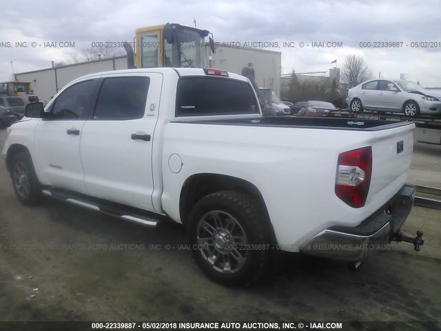 5TFEM5F14EX072812 - 2014 TOYOTA TUNDRA CREWMAX SR5 WHITE photo 3