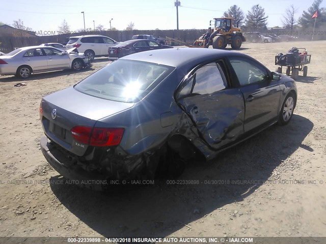 3VWDZ7AJ8BM340839 - 2011 VOLKSWAGEN JETTA SE GRAY photo 4