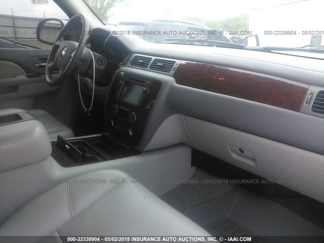 1GNSCCE06BR135046 - 2011 CHEVROLET TAHOE C1500 LTZ SILVER photo 5