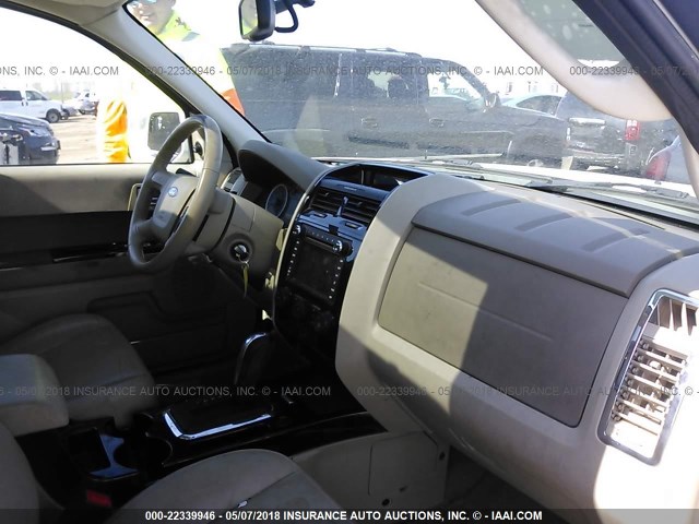 1FMCU0EG8BKC36633 - 2011 FORD ESCAPE LIMITED WHITE photo 5