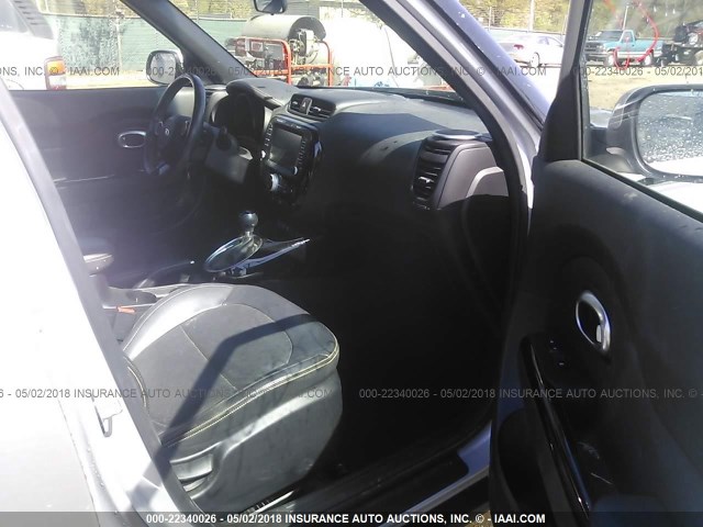 KNDJP3A58E7738865 - 2014 KIA SOUL + SILVER photo 5