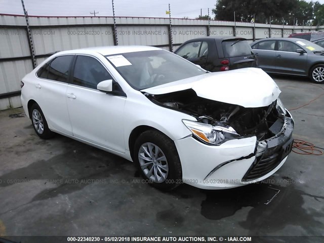 4T4BF1FK2FR509211 - 2015 TOYOTA CAMRY LE/XLE/SE/XSE WHITE photo 1