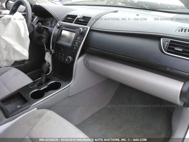 4T4BF1FK2FR509211 - 2015 TOYOTA CAMRY LE/XLE/SE/XSE WHITE photo 5