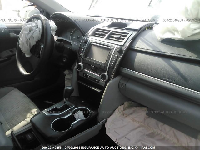 4T1BF1FKXCU008234 - 2012 TOYOTA CAMRY SE/LE/XLE შავი ფოტო 5