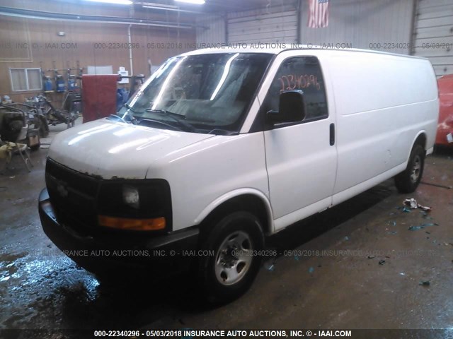 1GCGG29CX81161786 - 2008 CHEVROLET EXPRESS G2500  WHITE photo 2