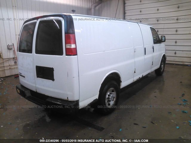 1GCGG29CX81161786 - 2008 CHEVROLET EXPRESS G2500  WHITE photo 4