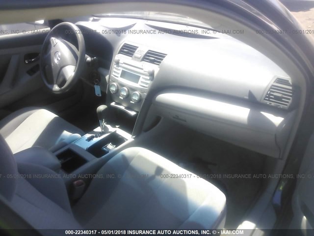 4T1BE46K39U828149 - 2009 TOYOTA CAMRY SE/LE/XLE GRAY photo 5