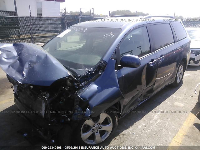 5TDKK3DC8ES520928 - 2014 TOYOTA SIENNA LE 蓝色 照片 2