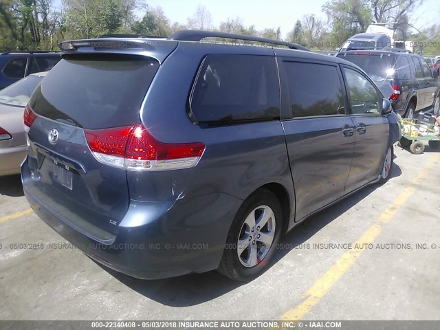 5TDKK3DC8ES520928 - 2014 TOYOTA SIENNA LE 蓝色 照片 4