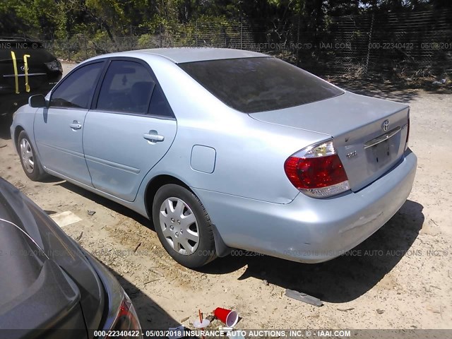 4T1BE32KX5U972680 - 2005 TOYOTA CAMRY LE/XLE/SE ღია ლურჯი ფოტო 3