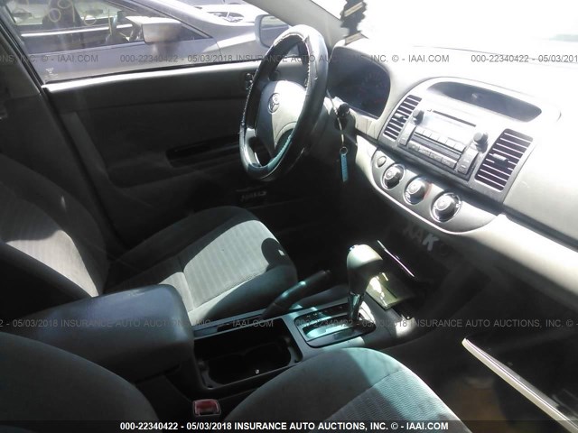 4T1BE32KX5U972680 - 2005 TOYOTA CAMRY LE/XLE/SE ღია ლურჯი ფოტო 5