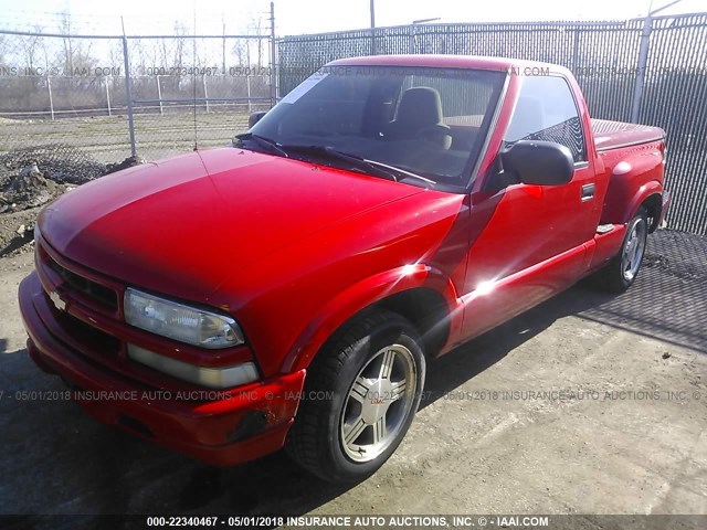 1GCCS144XY8145568 - 2000 CHEVROLET S TRUCK S10 RED photo 2