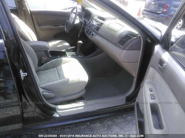 4T1BE32K92U099810 - 2002 TOYOTA CAMRY LE/XLE/SE Qara foto 5