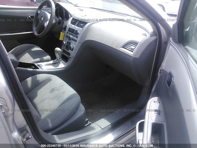1G1ZG57N18F231332 - 2008 CHEVROLET MALIBU LS ვერცხლისფერი ფოტო 5