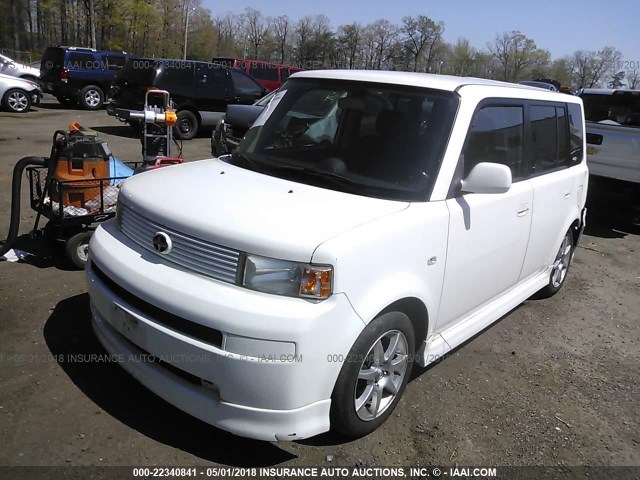 JTLKT324354025965 - 2005 TOYOTA SCION XB WHITE photo 2