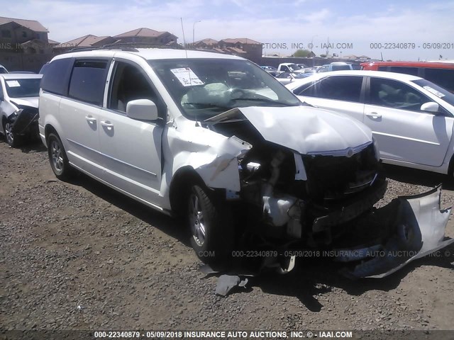 2A4RR5D12AR221677 - 2010 CHRYSLER TOWN & COUNTRY TOURING WHITE photo 1