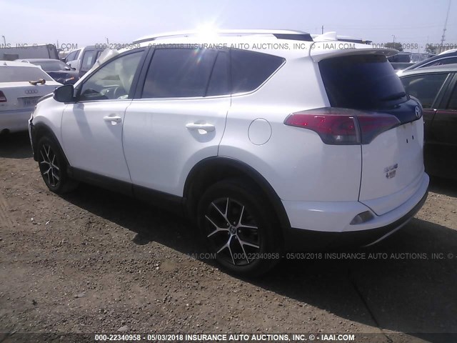 JTMNFREV5HJ111839 - 2017 TOYOTA RAV4 SE თეთრი ფოტო 3