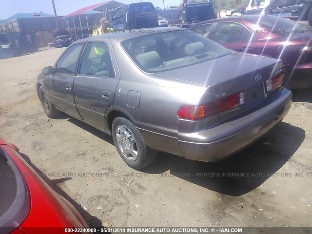 4T1BG22K1YU630785 - 2000 TOYOTA CAMRY CE/LE/XLE GRAY photo 3