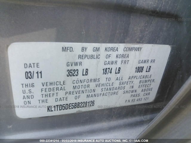 KL1TD5DE5BB228126 - 2011 CHEVROLET AVEO LS/LT 灰色 照片 9