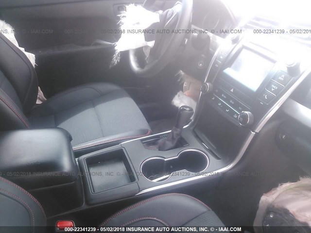 4T1BF1FK8HU664942 - 2017 TOYOTA CAMRY LE/XLE/SE/XSE BLACK photo 5