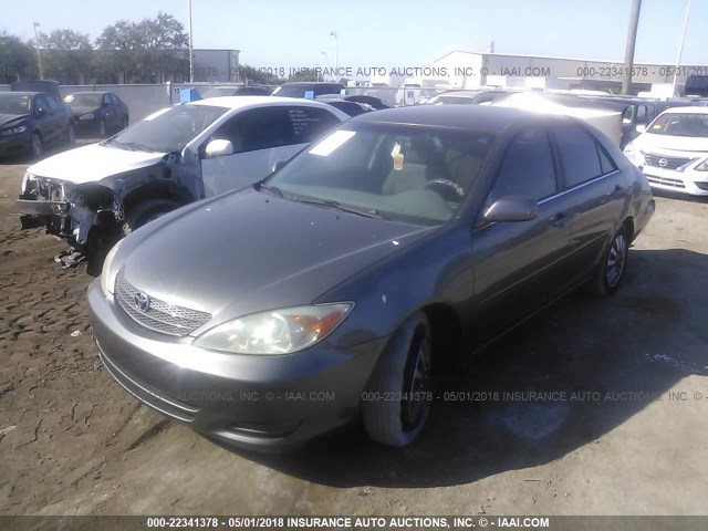 JTDBE32KX20114326 - 2002 TOYOTA CAMRY LE/XLE/SE GRAY photo 2