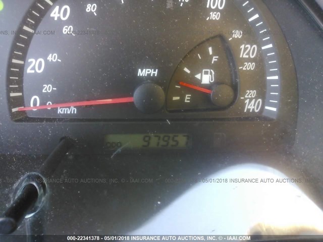 JTDBE32KX20114326 - 2002 TOYOTA CAMRY LE/XLE/SE ნაცრისფერი ფოტო 7