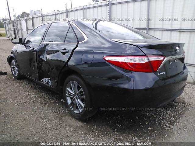 4T1BF1FK9GU138317 - 2016 TOYOTA CAMRY LE/XLE/SE/XSE GRAY photo 3